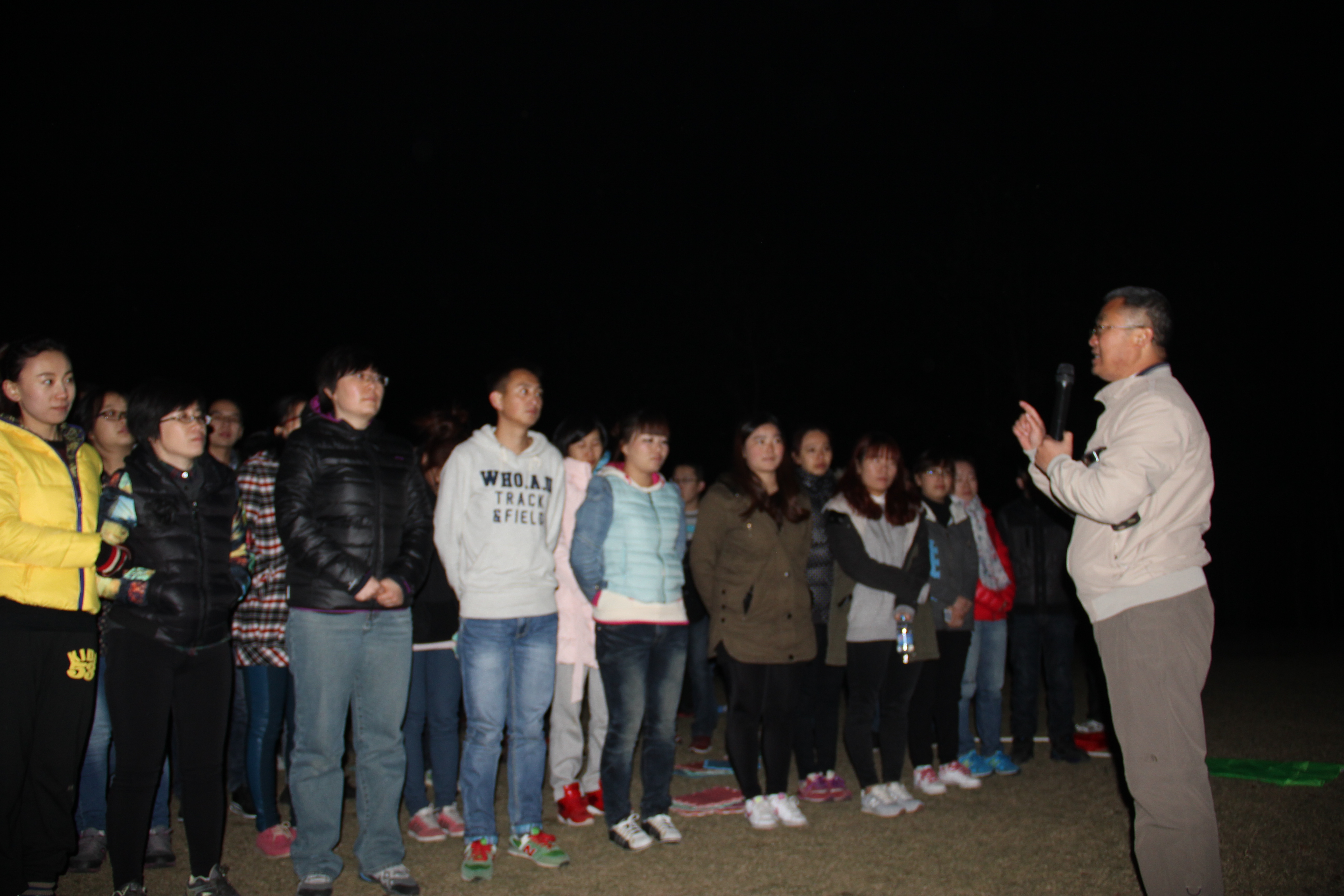 董萬(wàn)田總經(jīng)理做拓展總結(jié)